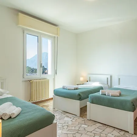 Spacious Bright With Panoramic Views