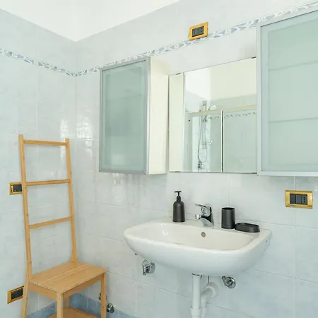 Spacious Bright With Panoramic Views *