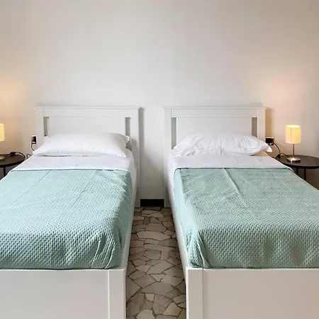 Spacious With Panoramic Views In Apartment Lecco
