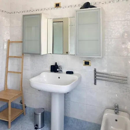 Spacious With Panoramic Views In Apartment *
