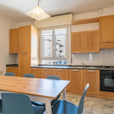 Spacious Bright With Panoramic Views Лекко