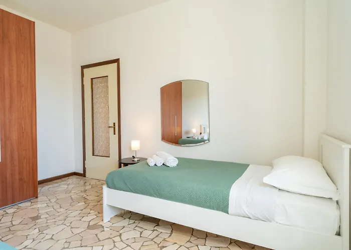 Spacious Bright With Panoramic Views *