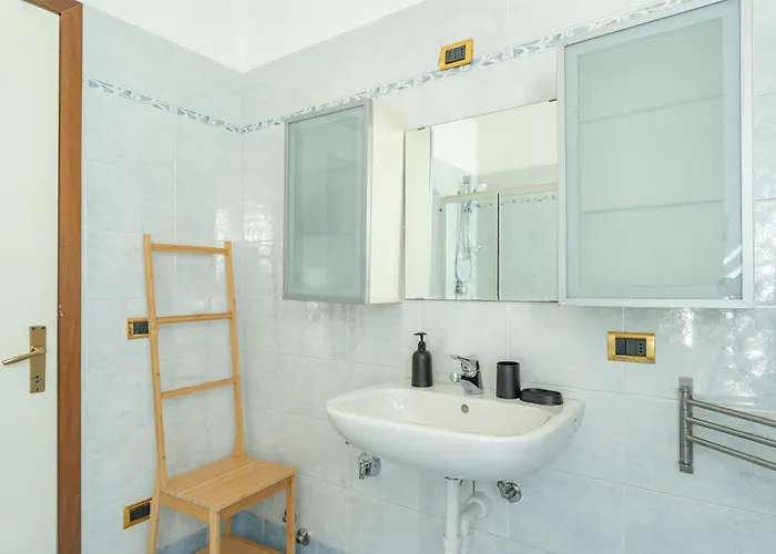 Spacious Bright With Panoramic Views *