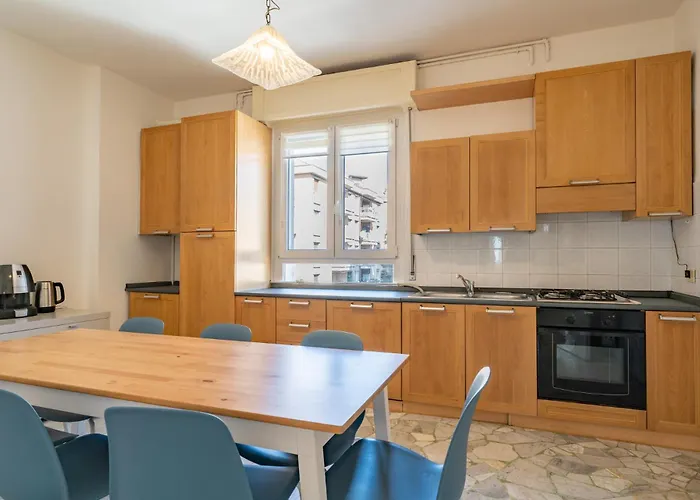 Spacious Bright With Panoramic Views Лекко