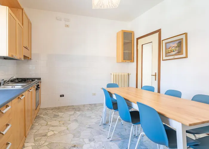 Spacious Bright With Panoramic Views Лекко